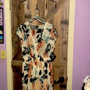 White floral dress! Very thin. Bottom is lined. Size 18w. New with tags